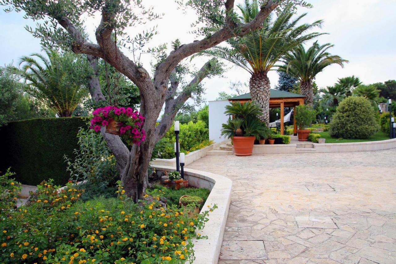 세글리에 메사피카 Trullo Al Monte B&B 외부 사진